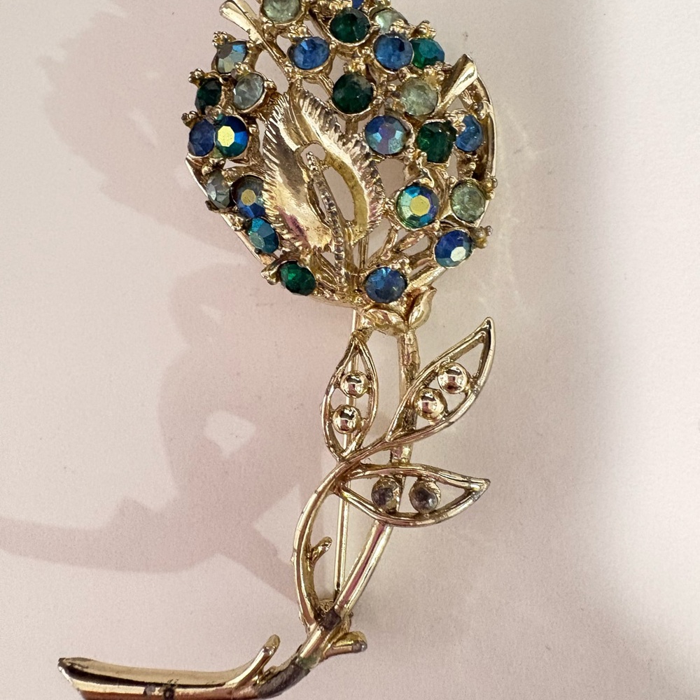 Elegant Gold tone and Blue enabled vintage aurora borealis Brooch